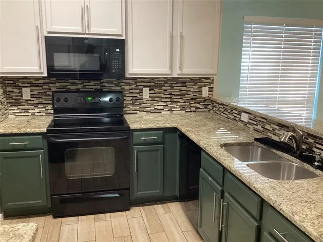 $2,300 | 3721 Oak Street, Fort Worth, TX 76040