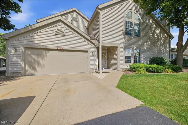 $300,000 | 126 North Aspen Court, Unit 4, Warren, OH 44484