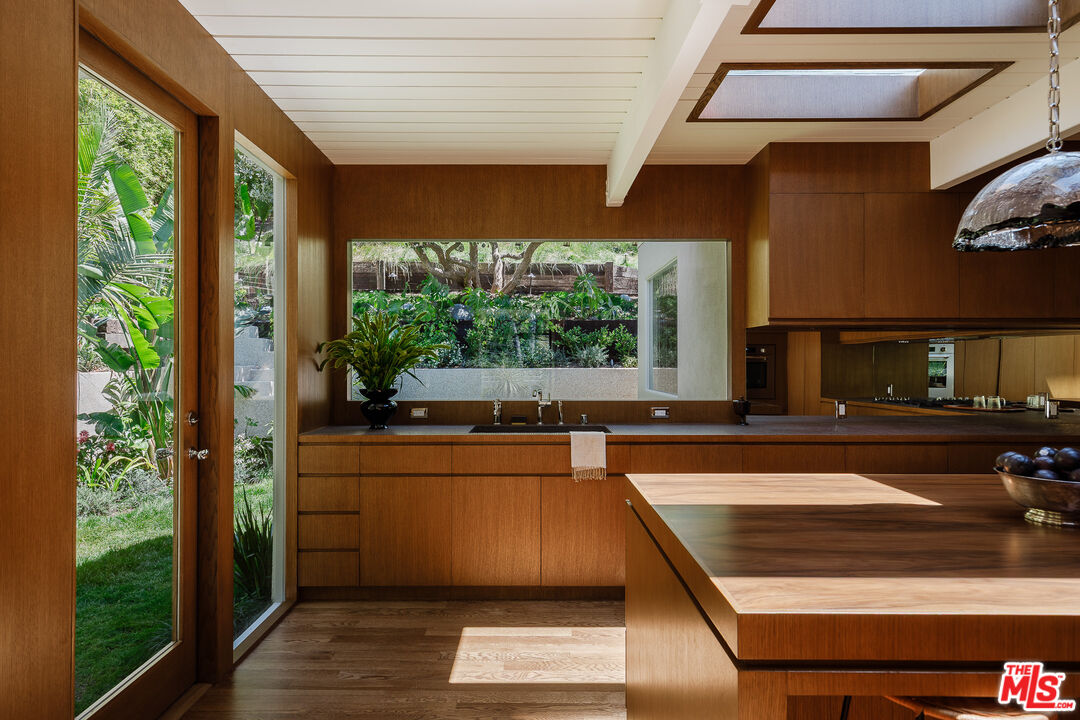 2544 Greenvalley Road Los Angeles, CA 90046 - Photo 14 of 56