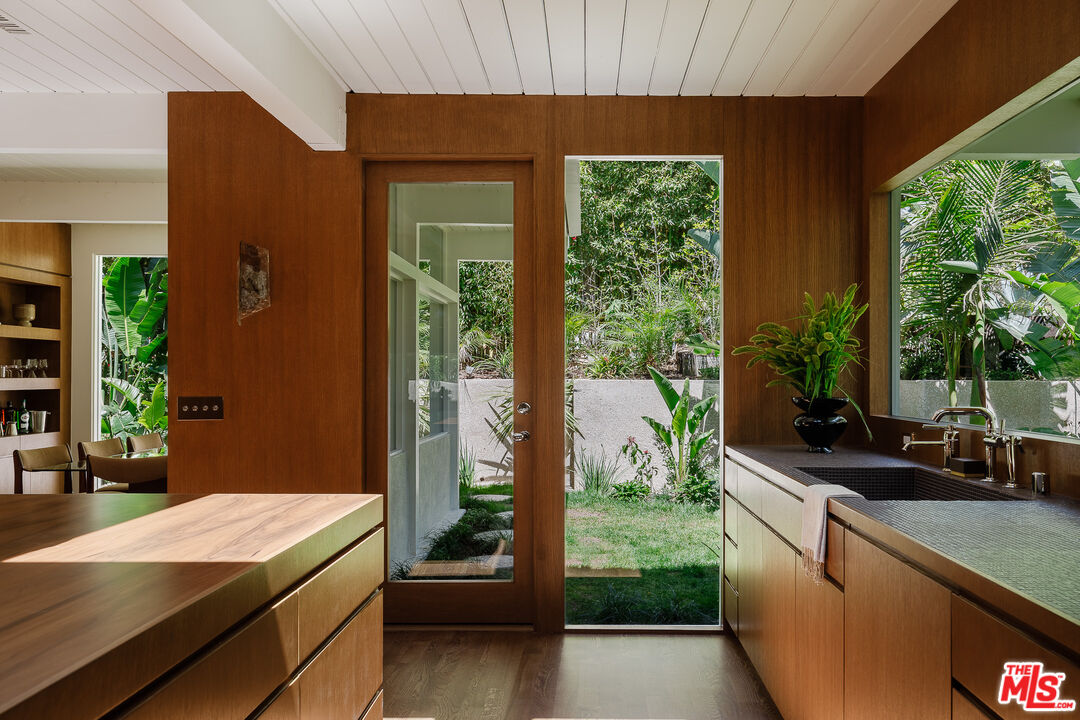 2544 Greenvalley Road Los Angeles, CA 90046 - Photo 17 of 56