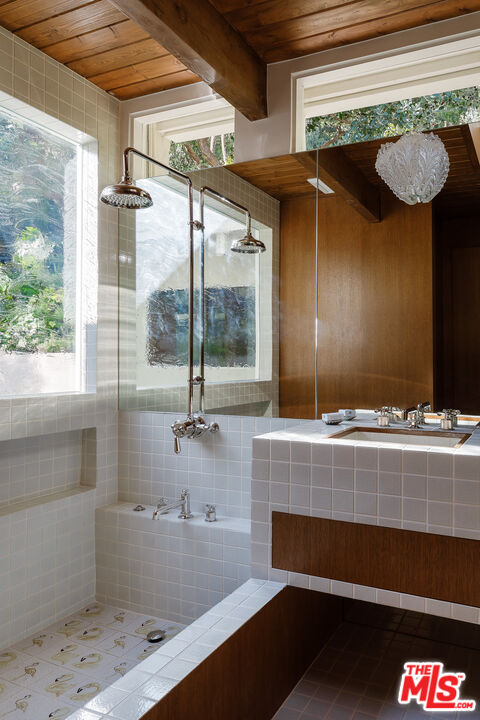 2544 Greenvalley Road Los Angeles, CA 90046 - Photo 26 of 56