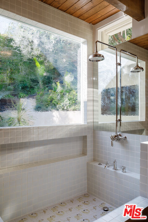 2544 Greenvalley Road Los Angeles, CA 90046 - Photo 27 of 56