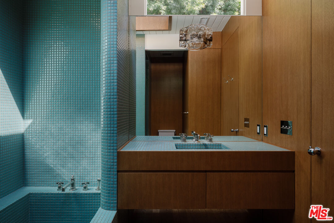 2544 Greenvalley Road Los Angeles, CA 90046 - Photo 34 of 56