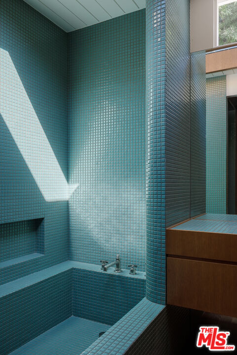 2544 Greenvalley Road Los Angeles, CA 90046 - Photo 35 of 56