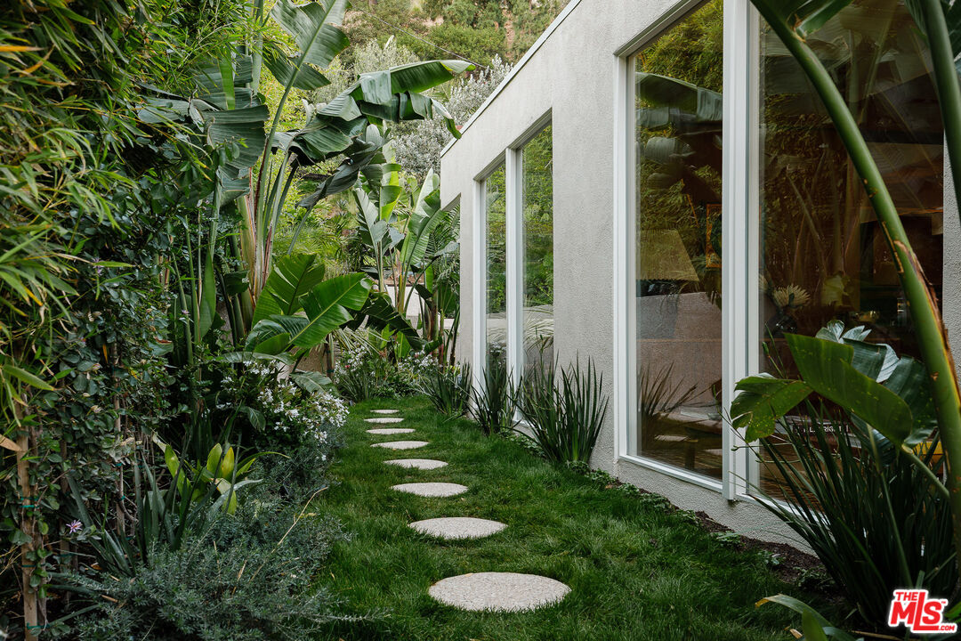 2544 Greenvalley Road Los Angeles, CA 90046 - Photo 4 of 56