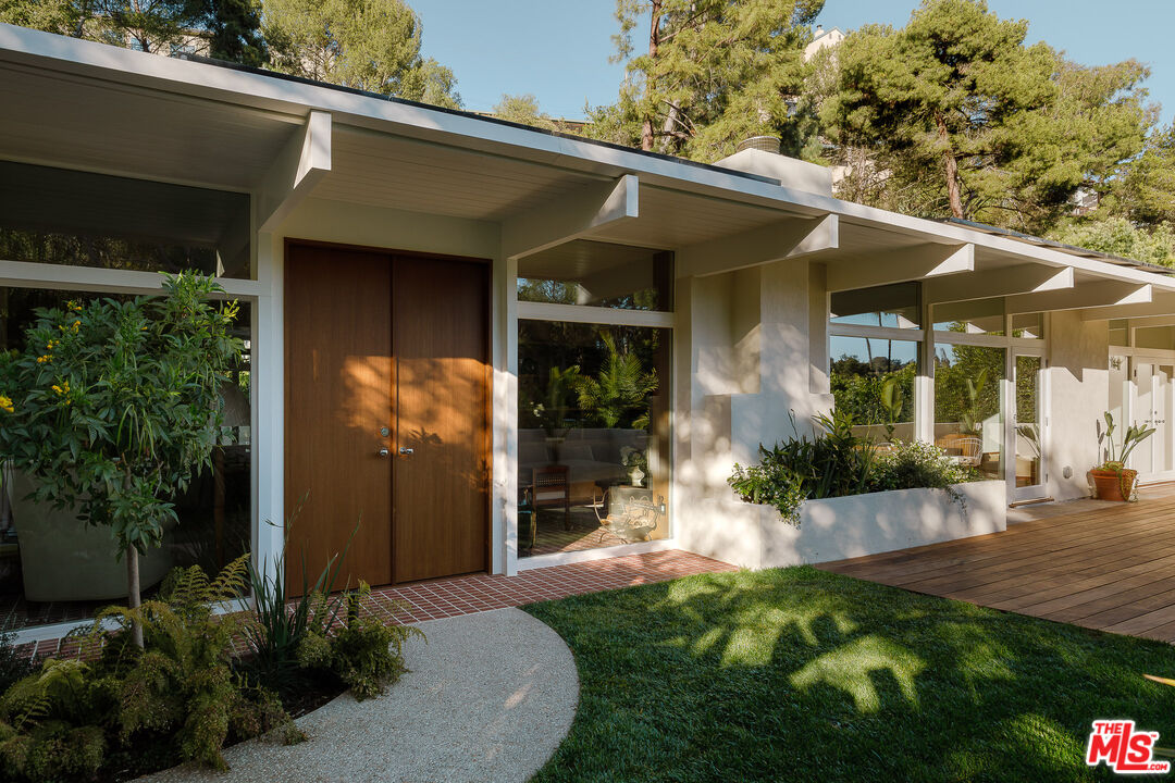 2544 Greenvalley Road Los Angeles, CA 90046 - Photo 5 of 56