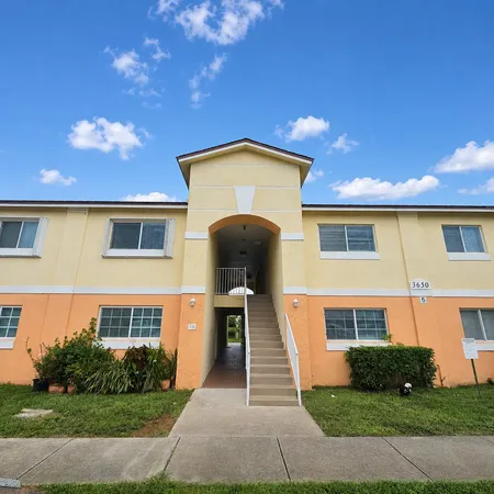 $1,700 | 3650 North 56th Avenue, Unit 520, Hollywood, FL 33021