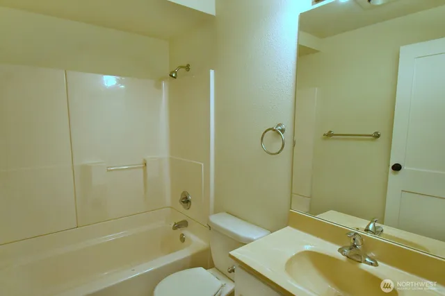 $3,800 | 5033 99th Street Southwest, Mukilteo, WA 98275