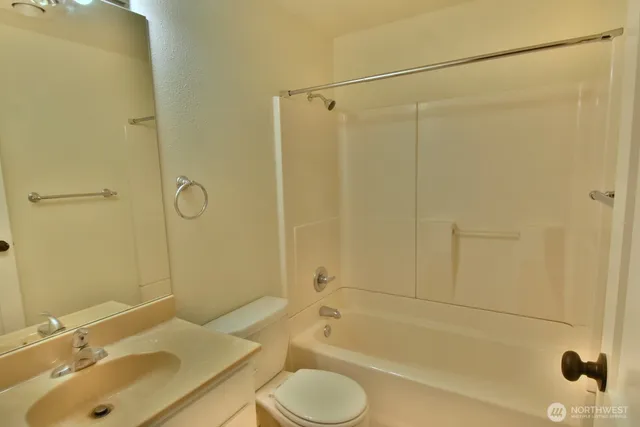 $3,800 | 5033 99th Street Southwest, Mukilteo, WA 98275