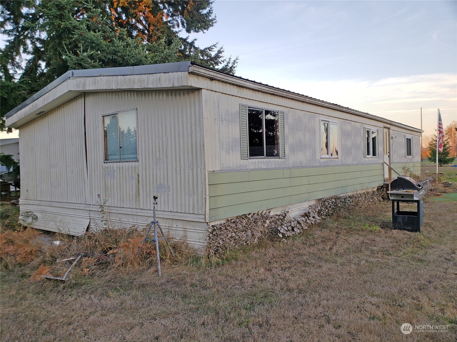 7130 196th Avenue Southwest Rochester, WA 98579 - Photo 25 of 36 a backyard of a house