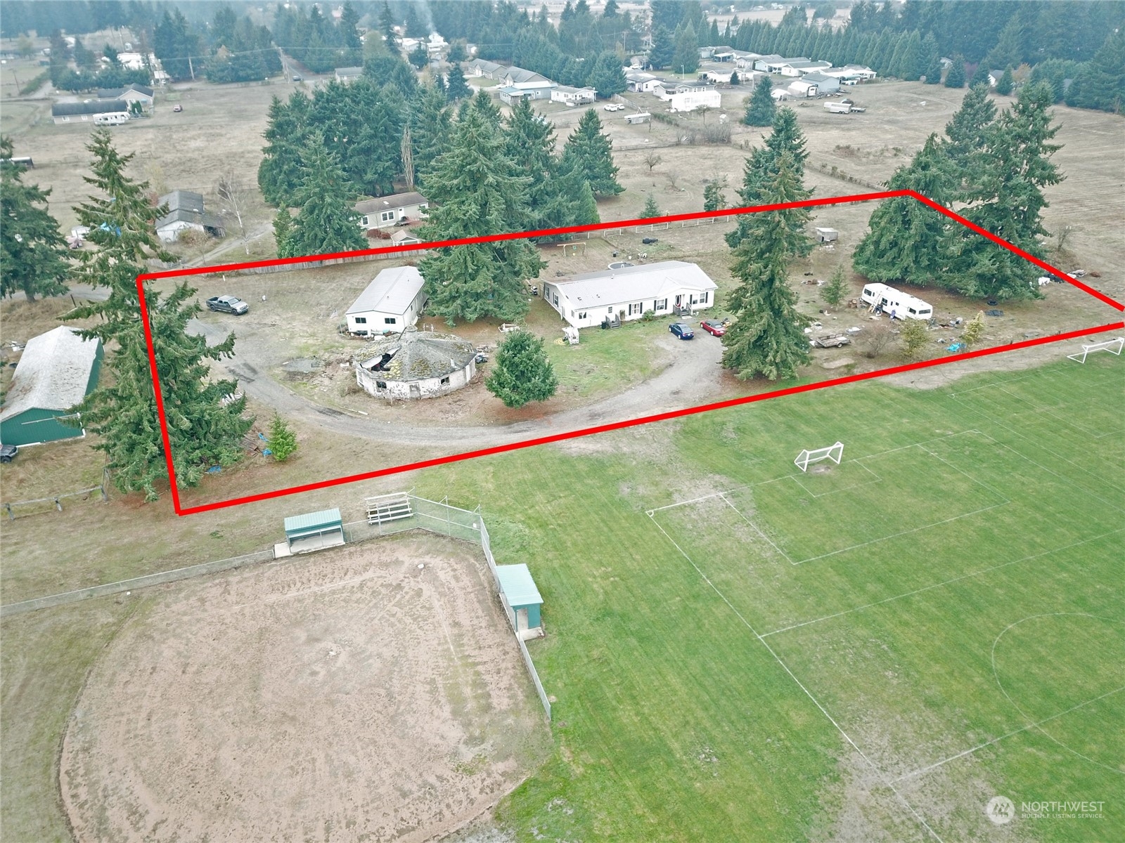 7130 196th Avenue Southwest Rochester, WA 98579 - Photo 5 of 36 a view of a tennis court