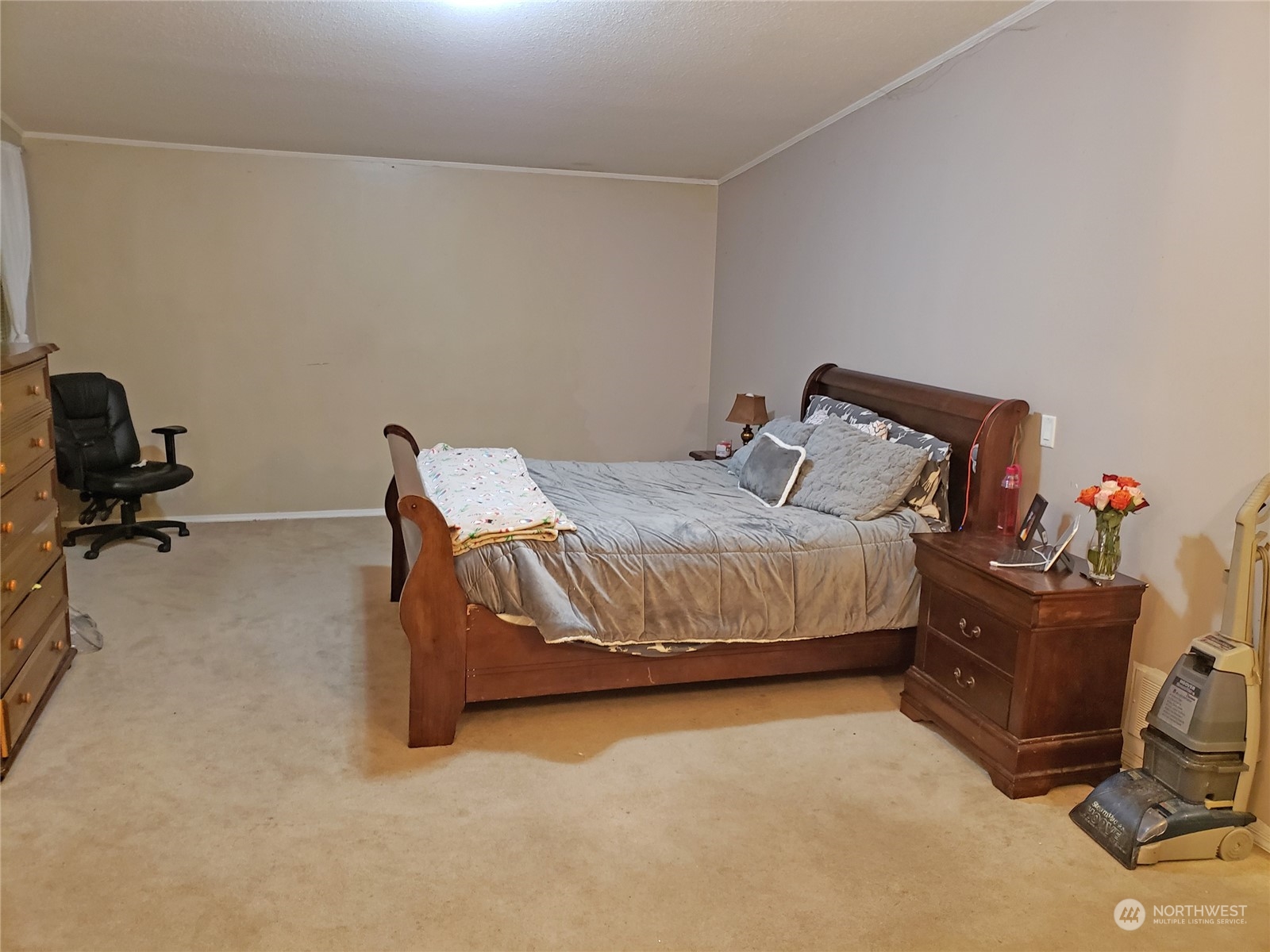 7130 196th Avenue Southwest Rochester, WA 98579 - Photo 10 of 36 a bedroom with a bed and a desk in it
