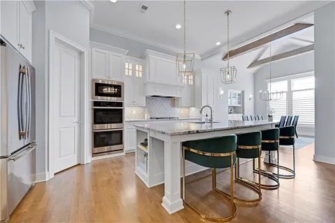 $995,000 | 10715 West 142nd Terrace, Overland Park, KS 66221