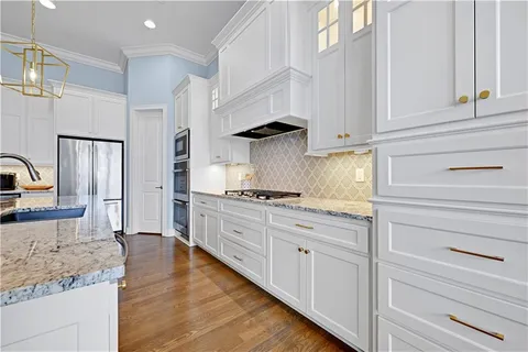 $995,000 | 10715 West 142nd Terrace, Overland Park, KS 66221