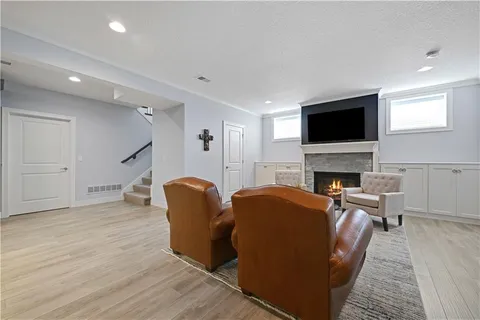 $995,000 | 10715 West 142nd Terrace, Overland Park, KS 66221