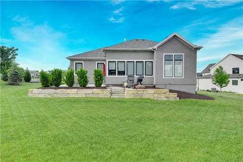 $995,000 | 10715 West 142nd Terrace, Overland Park, KS 66221