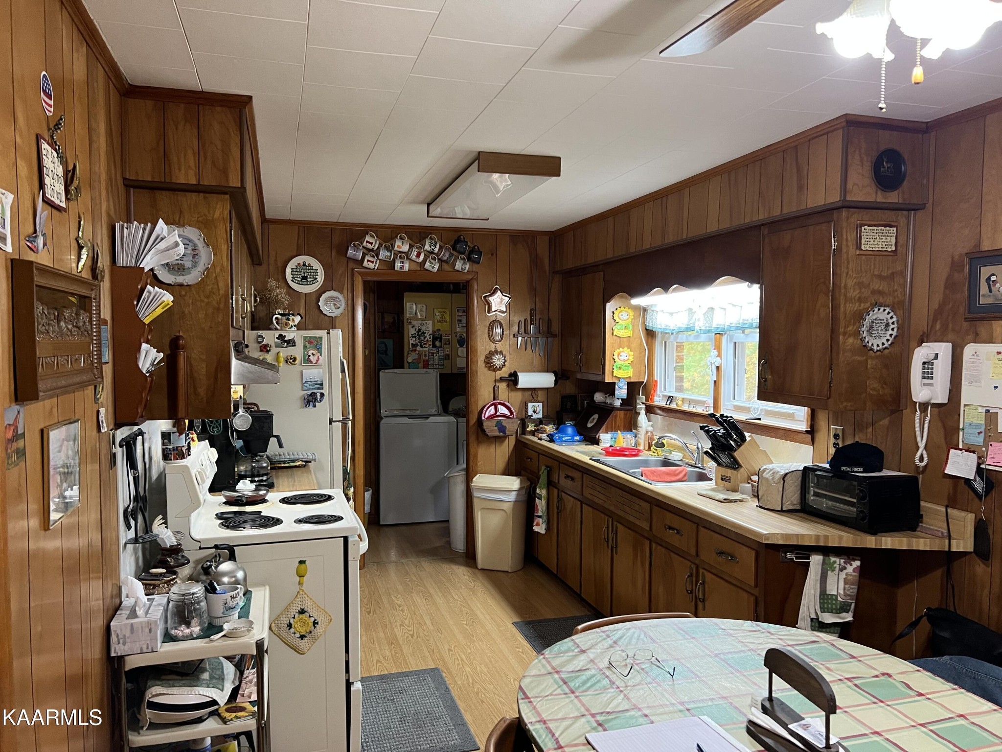 969 Unity Church Road Jamestown, TN 38556 - Photo 17 of 24 a view of a workspace with furniture