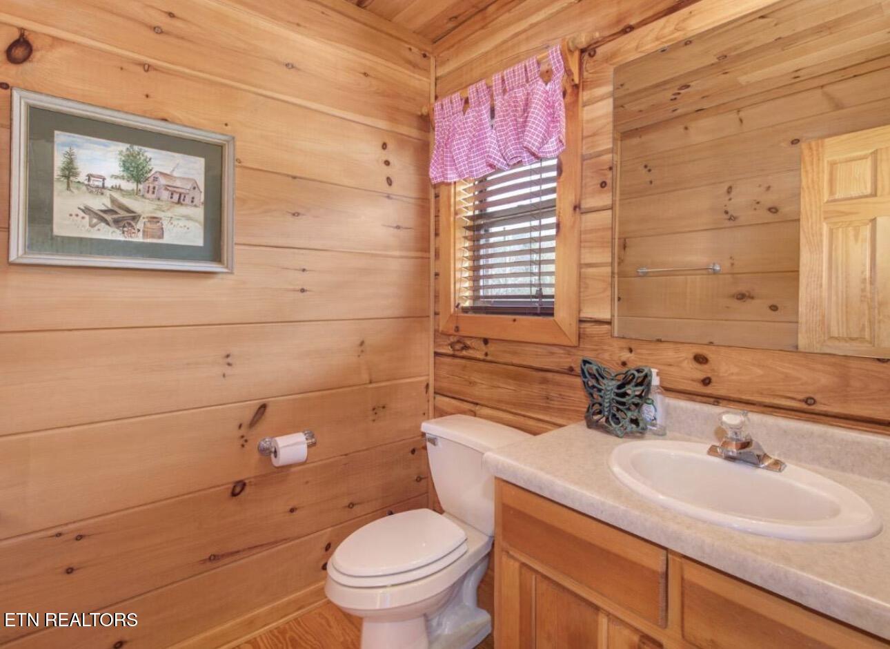 2145 Stillhouse Road Dandridge, TN 37725 - Photo 21 of 36 Half Bathroom on main