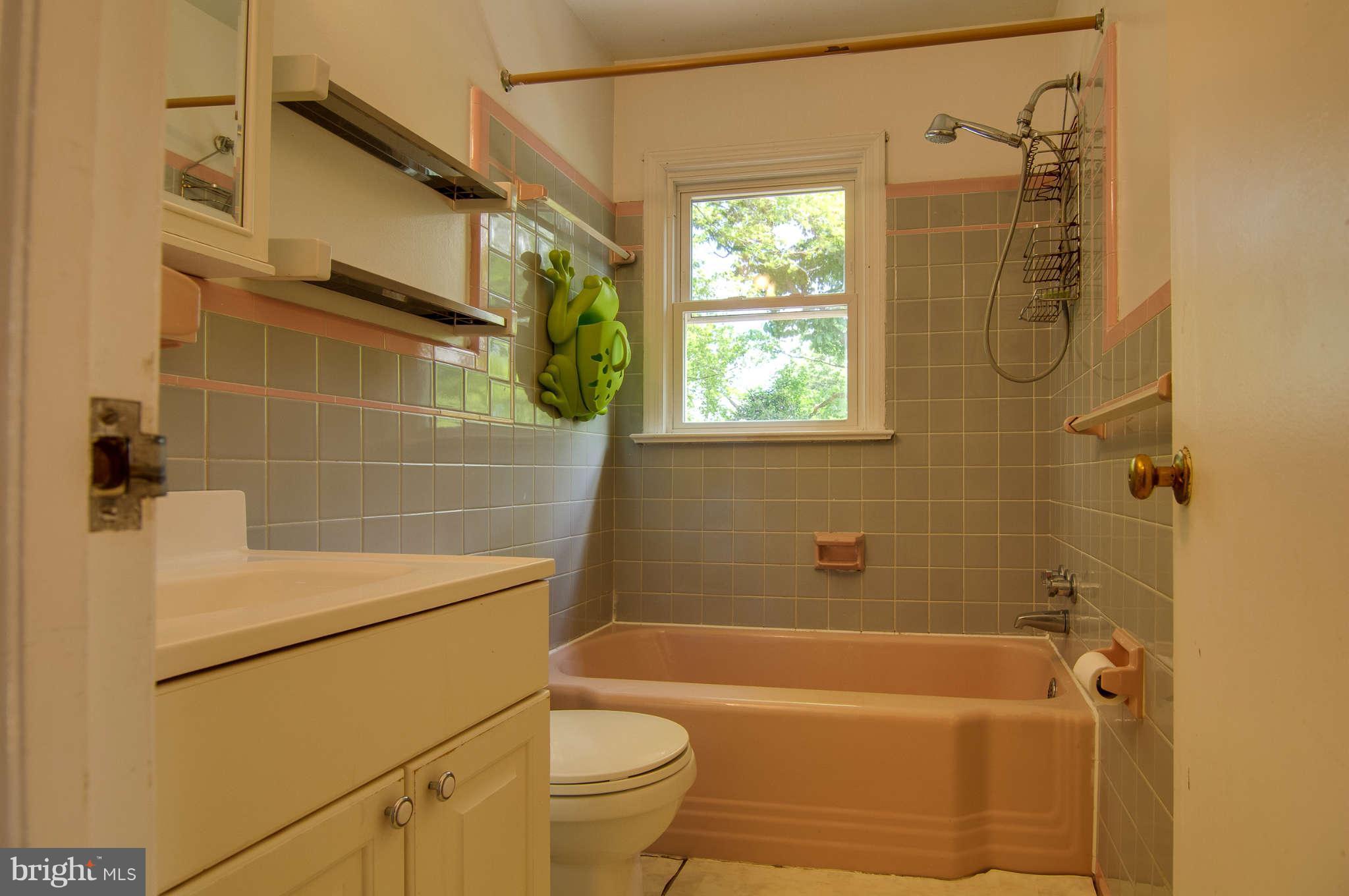 5900 Lockwood Road Cheverly, MD 20785 - Photo 19 of 30 Upstairs bath