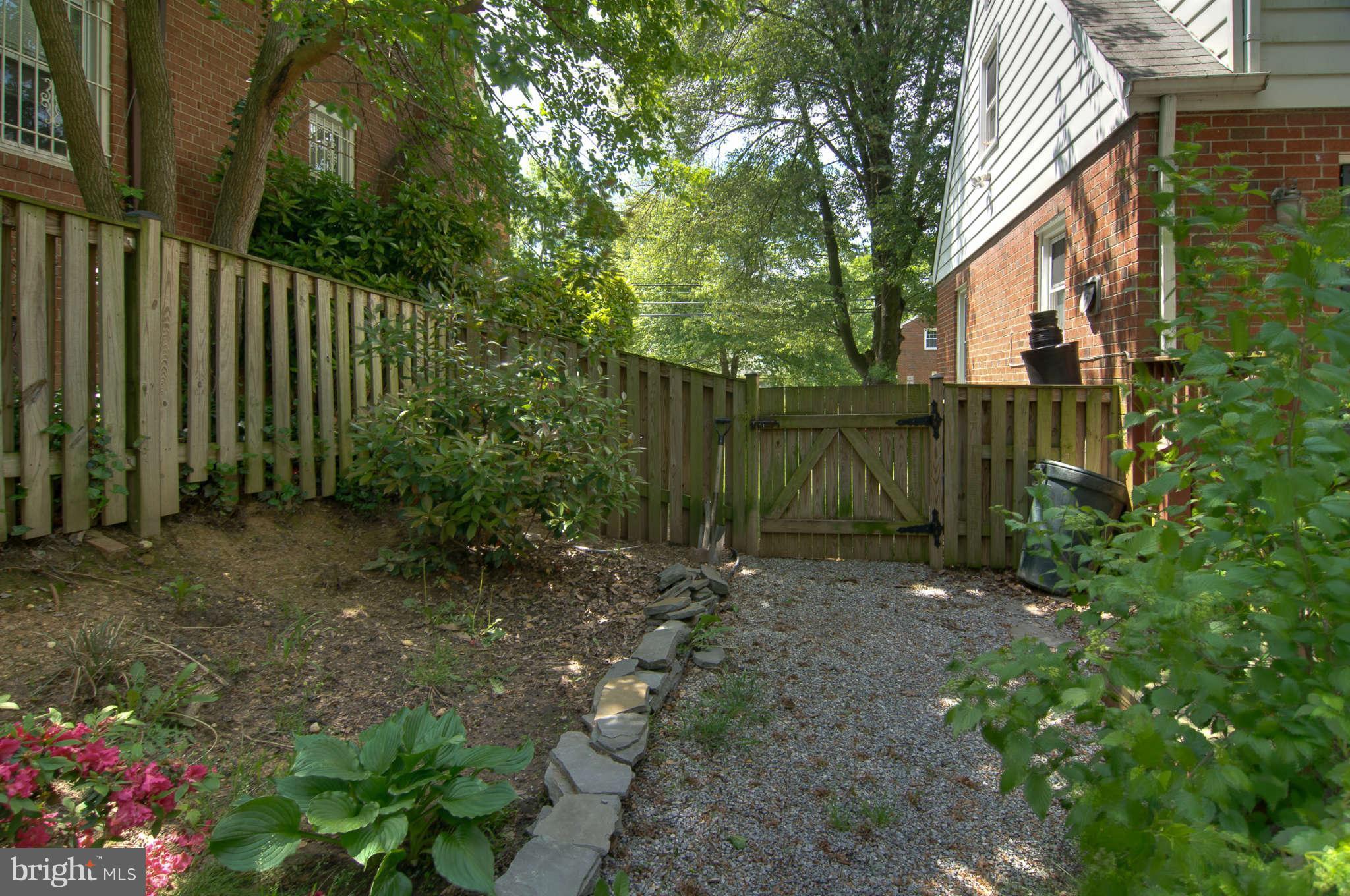 5900 Lockwood Road Cheverly, MD 20785 - Photo 30 of 30 Side Yard
