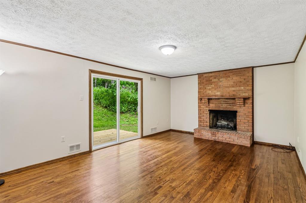 512 Hanover Kendall Road Hookstown, PA 15050 - Photo 10 of 36 Family Room