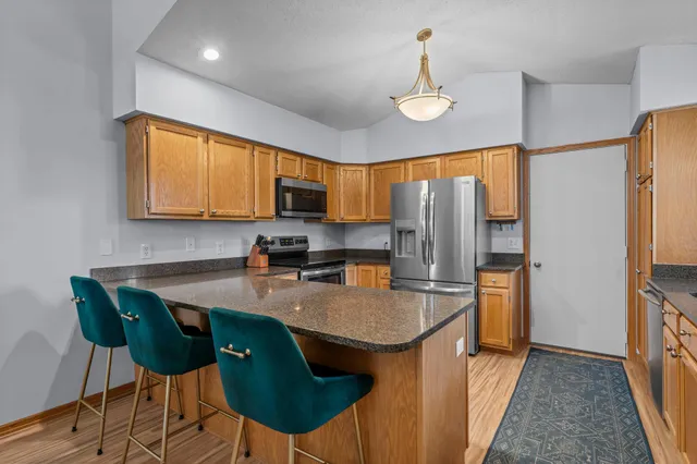 $335,000 | 824 Winterberry Drive, Woodbury, MN 55125