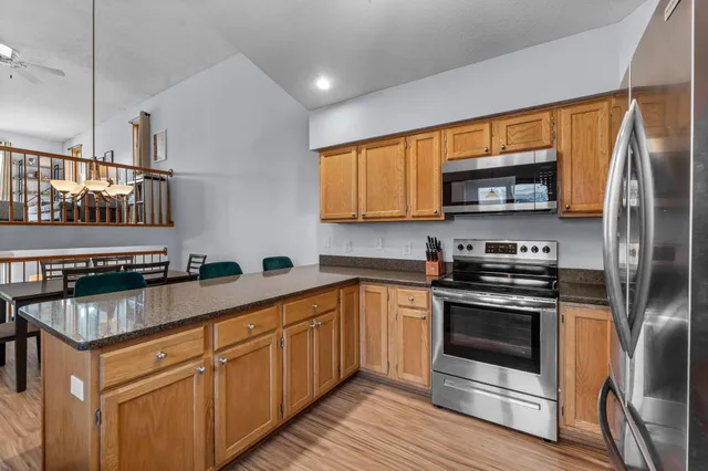 $335,000 | 824 Winterberry Drive, Woodbury, MN 55125