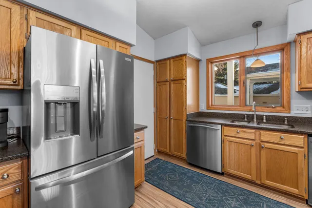 $335,000 | 824 Winterberry Drive, Woodbury, MN 55125