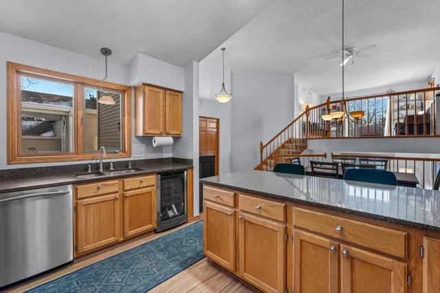 $335,000 | 824 Winterberry Drive, Woodbury, MN 55125