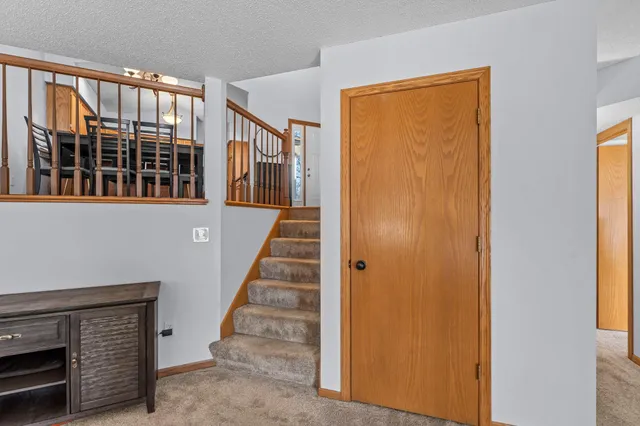 $335,000 | 824 Winterberry Drive, Woodbury, MN 55125
