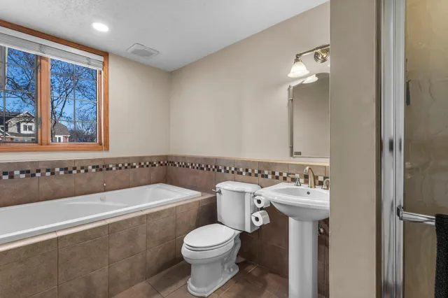 $335,000 | 824 Winterberry Drive, Woodbury, MN 55125