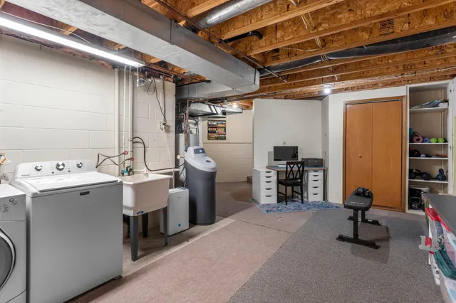 $335,000 | 824 Winterberry Drive, Woodbury, MN 55125