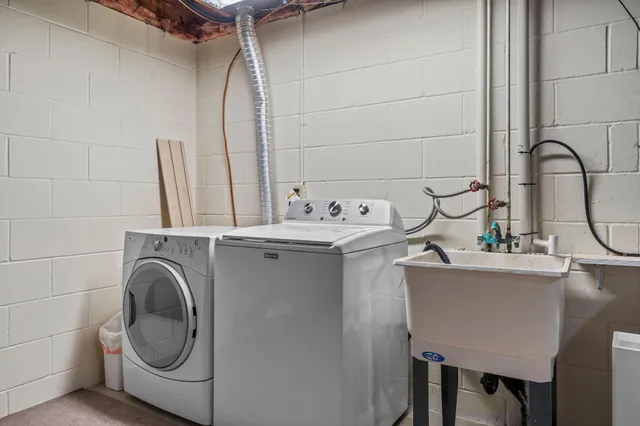 $335,000 | 824 Winterberry Drive, Woodbury, MN 55125