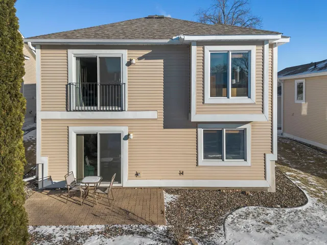 $335,000 | 824 Winterberry Drive, Woodbury, MN 55125