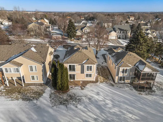 $335,000 | 824 Winterberry Drive, Woodbury, MN 55125