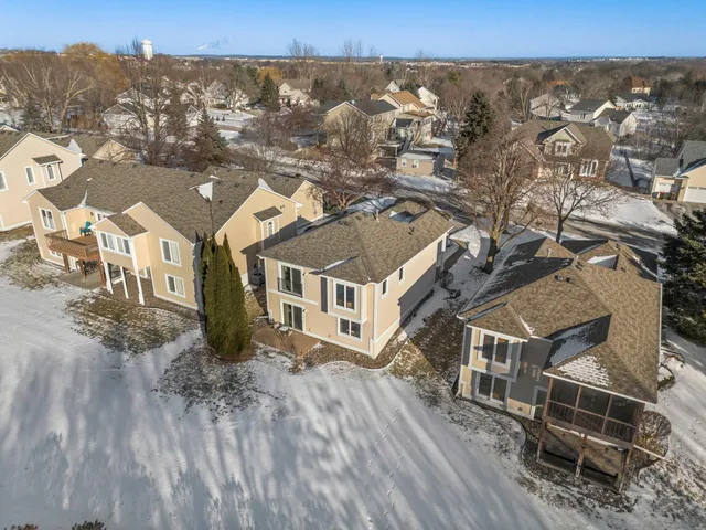 $335,000 | 824 Winterberry Drive, Woodbury, MN 55125