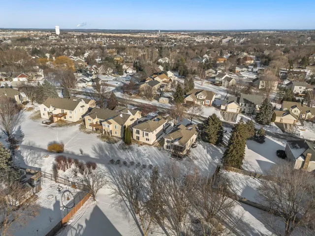 $335,000 | 824 Winterberry Drive, Woodbury, MN 55125