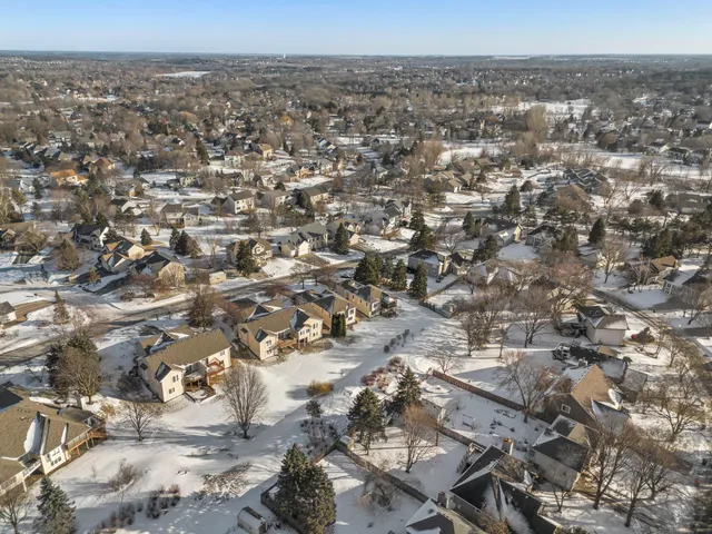 $335,000 | 824 Winterberry Drive, Woodbury, MN 55125