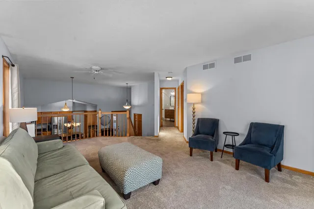 $335,000 | 824 Winterberry Drive, Woodbury, MN 55125