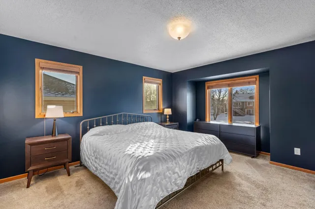 $335,000 | 824 Winterberry Drive, Woodbury, MN 55125