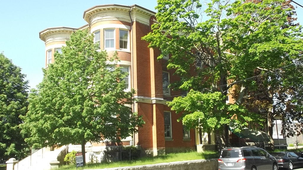 529 Eastern Avenue Fall River, MA 02723 - Photo 2 of 3