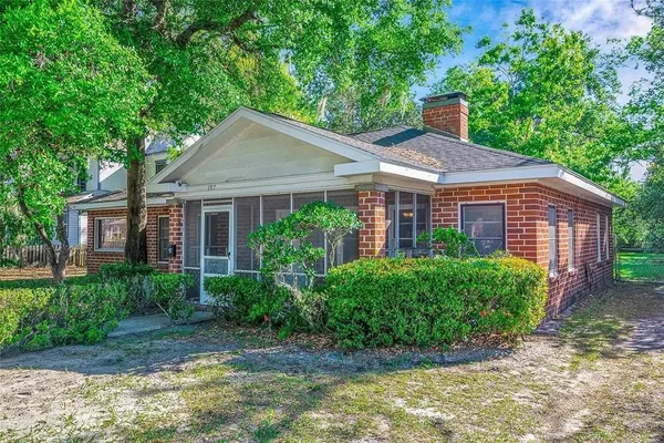 $2,600 | 107 Northeast 9th Street, Gainesville, FL 32601