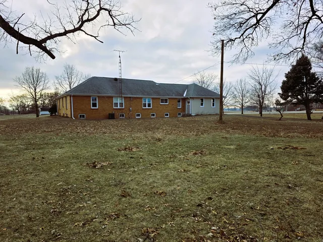 $249,000 | 705 West Commercial Street, Lyndon, IL 61261