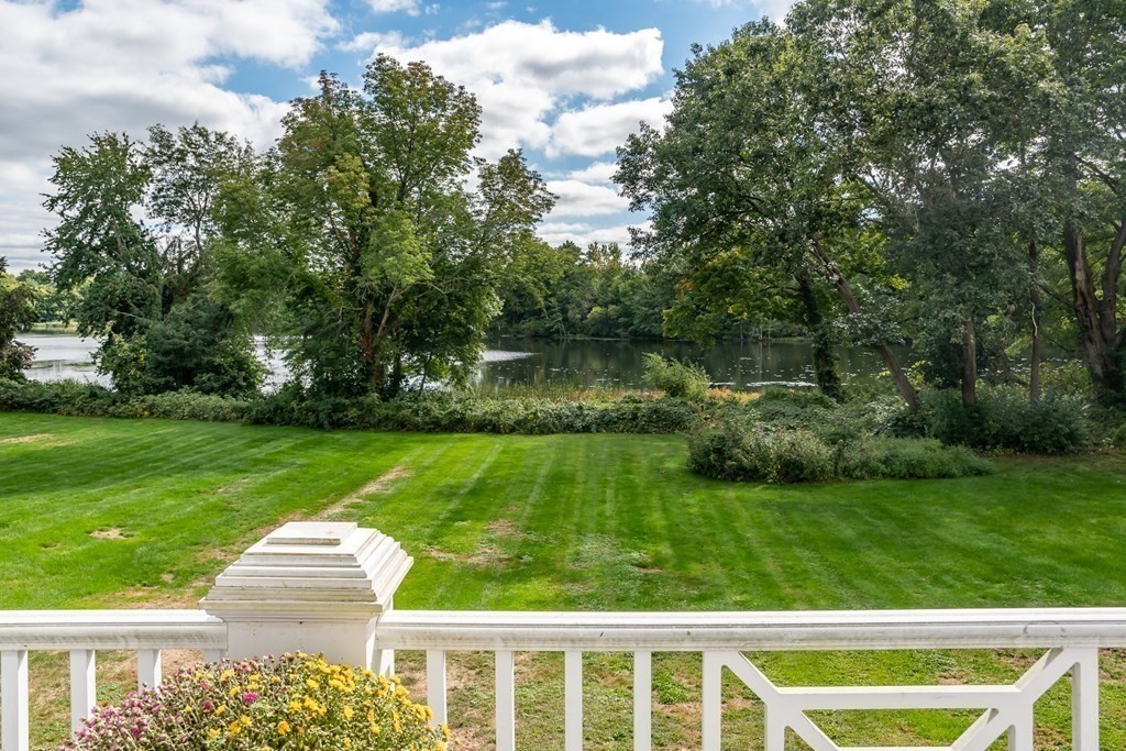 232 Salem End Road Framingham, MA 01702 - Photo 4 of 32 Gallery Image 4