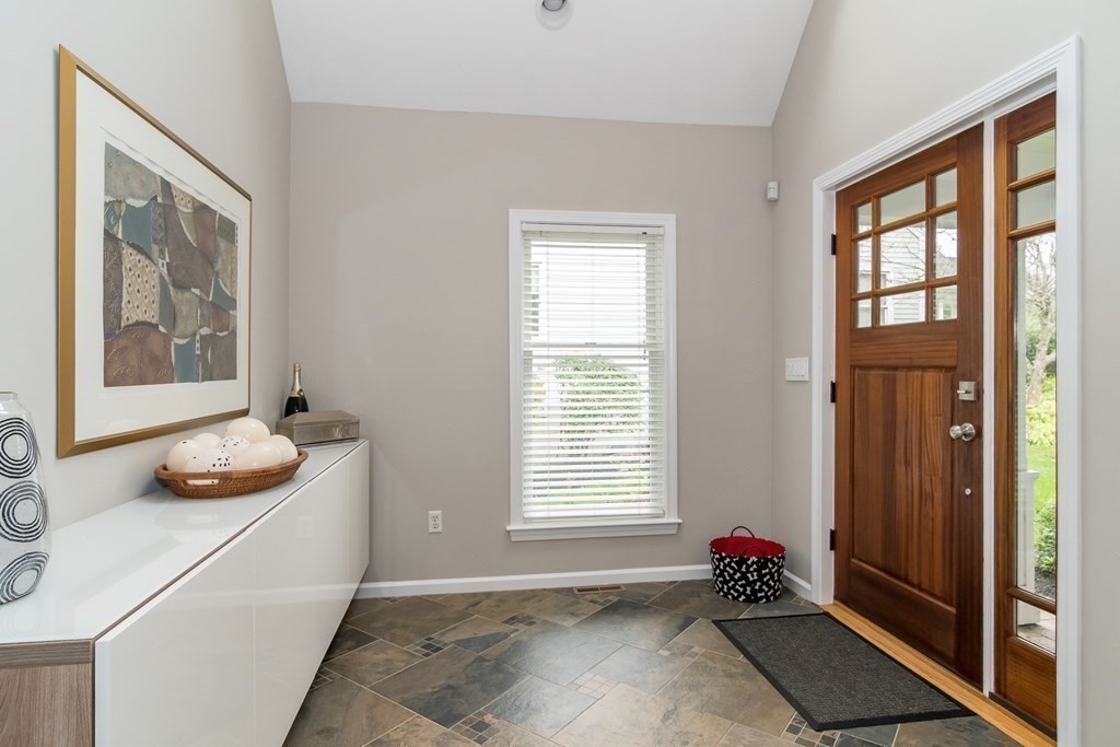 232 Salem End Road Framingham, MA 01702 - Photo 5 of 32 Gallery Image 5