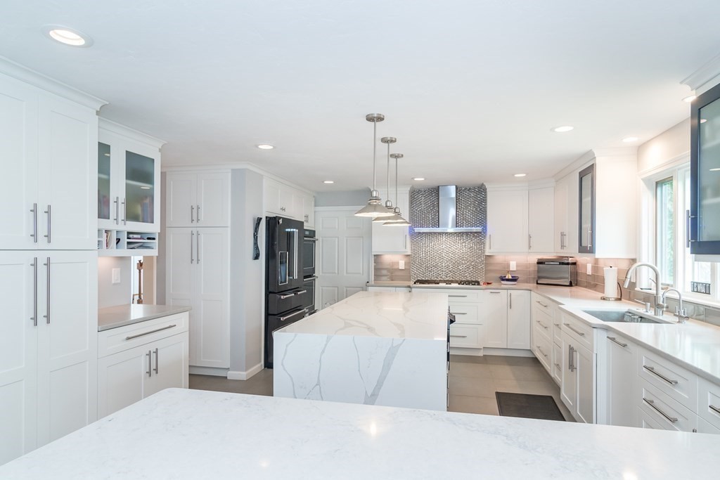 232 Salem End Road Framingham, MA 01702 - Photo 7 of 32 Gallery Image 7