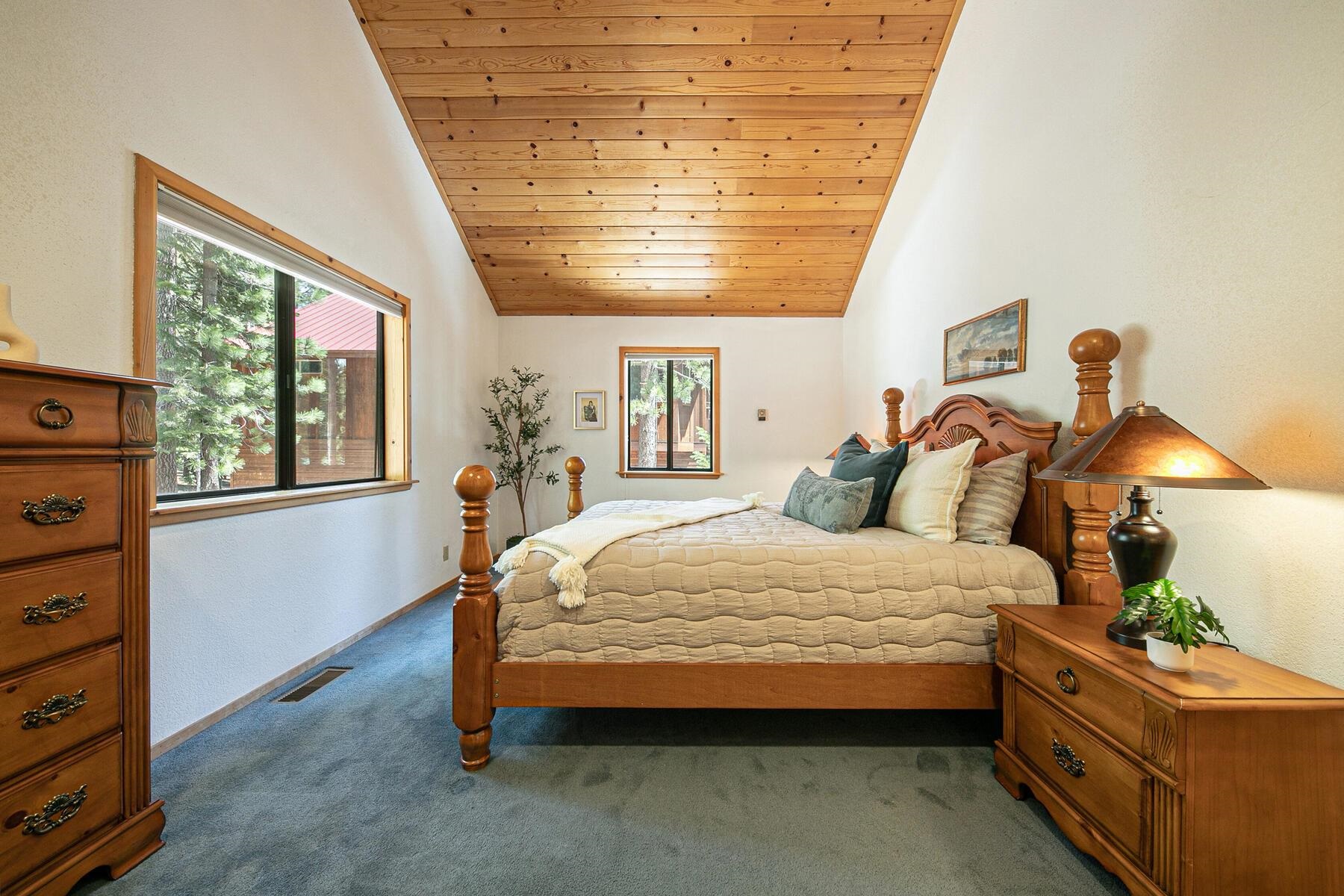 13515 Ski View Loop Truckee, CA 96161 - Photo 18 of 28 a bedroom with a bed and a window