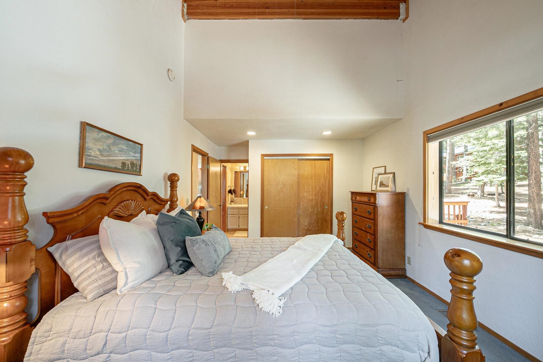 13515 Ski View Loop Truckee, CA 96161 - Photo 19 of 28 a bedroom with a bed and a large window