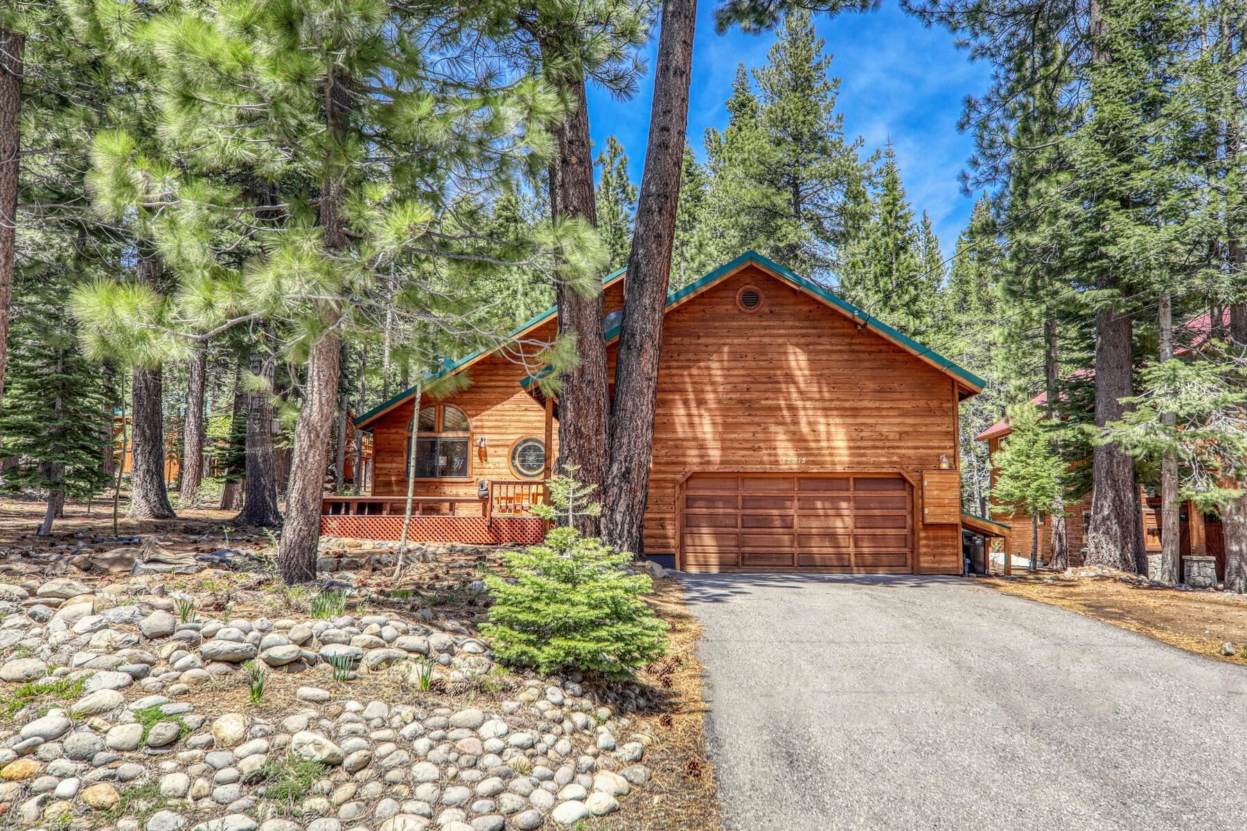 13515 Ski View Loop Truckee, CA 96161 - Photo 4 of 28 front view of a house with a yard