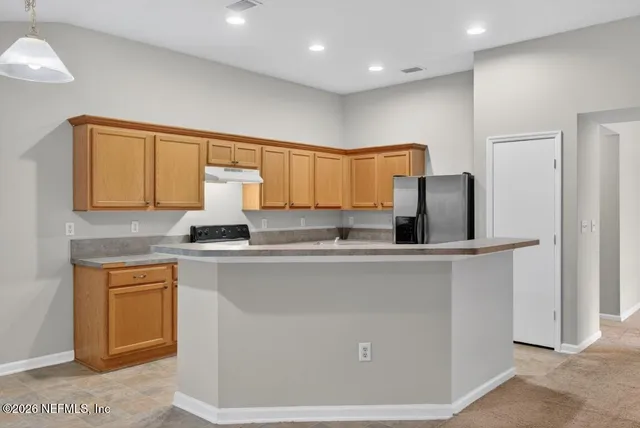 a view of a big room with closet and windows